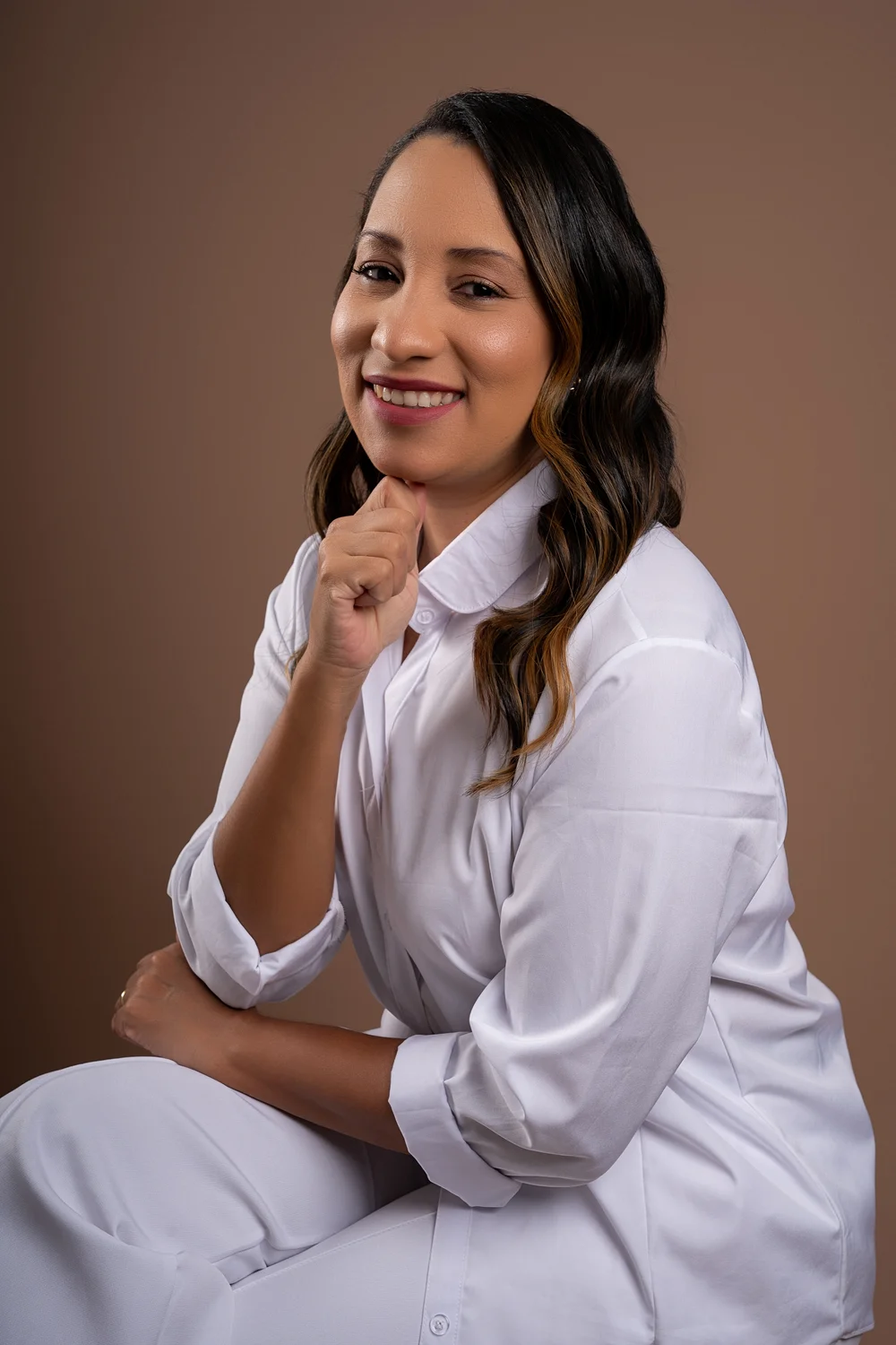 Ivanize Gutierrez, fotógrafa, no estúdio